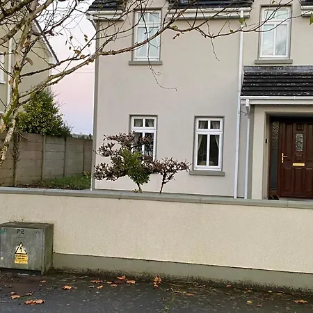 بيت للعطل Claremorris - Near Knock Airport